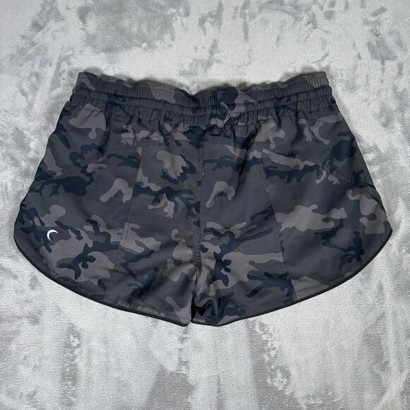 Zyia Active Reversible Camo Shorts Women’s Size Large – Performance Athletic Gym - Picture 1 of 8